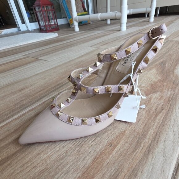 Valentino Gavarano Rock stud Gold Accents Beige Patented Leather Shoes Eur. 38.5